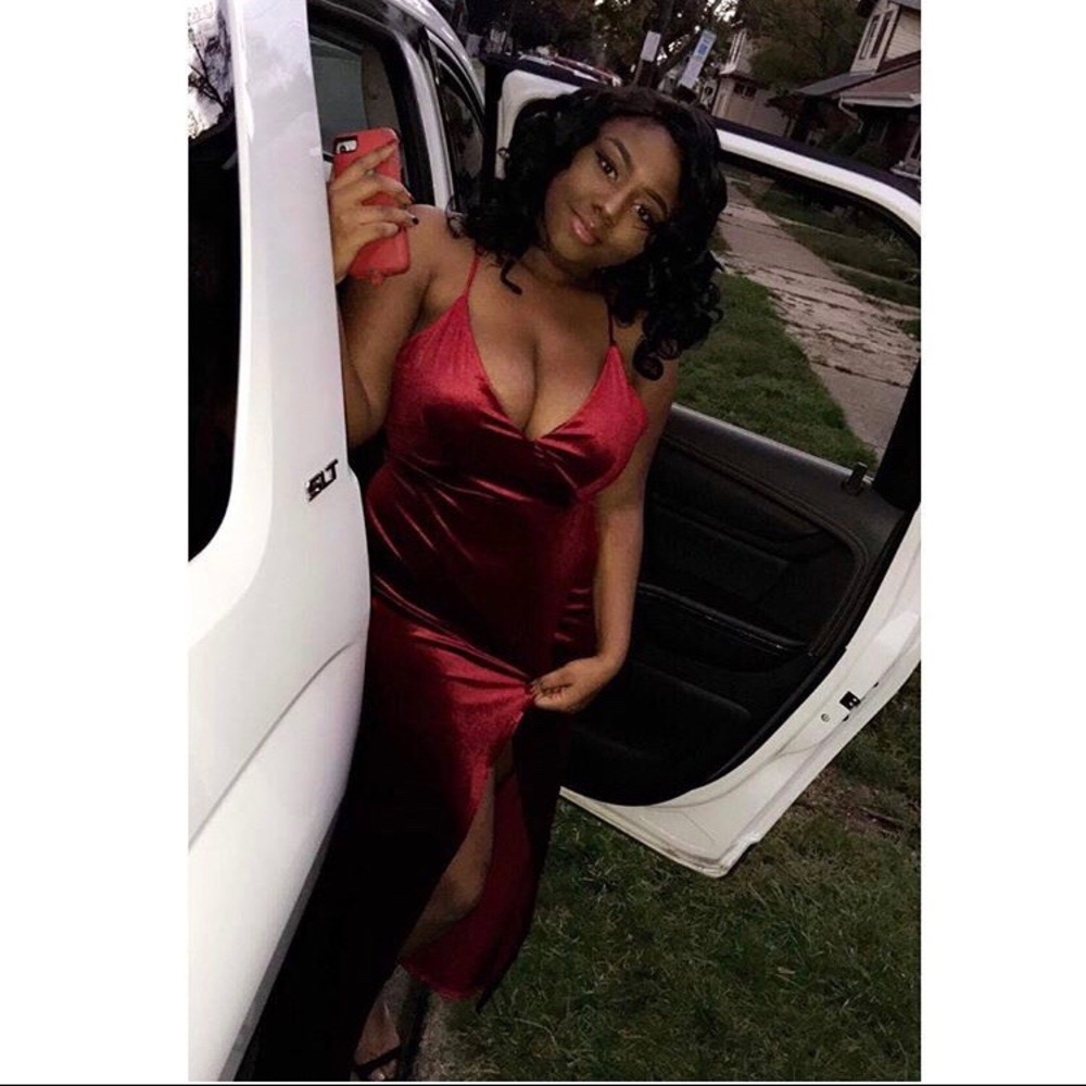 HOMECOMING DRESS - Picture 2 of 2